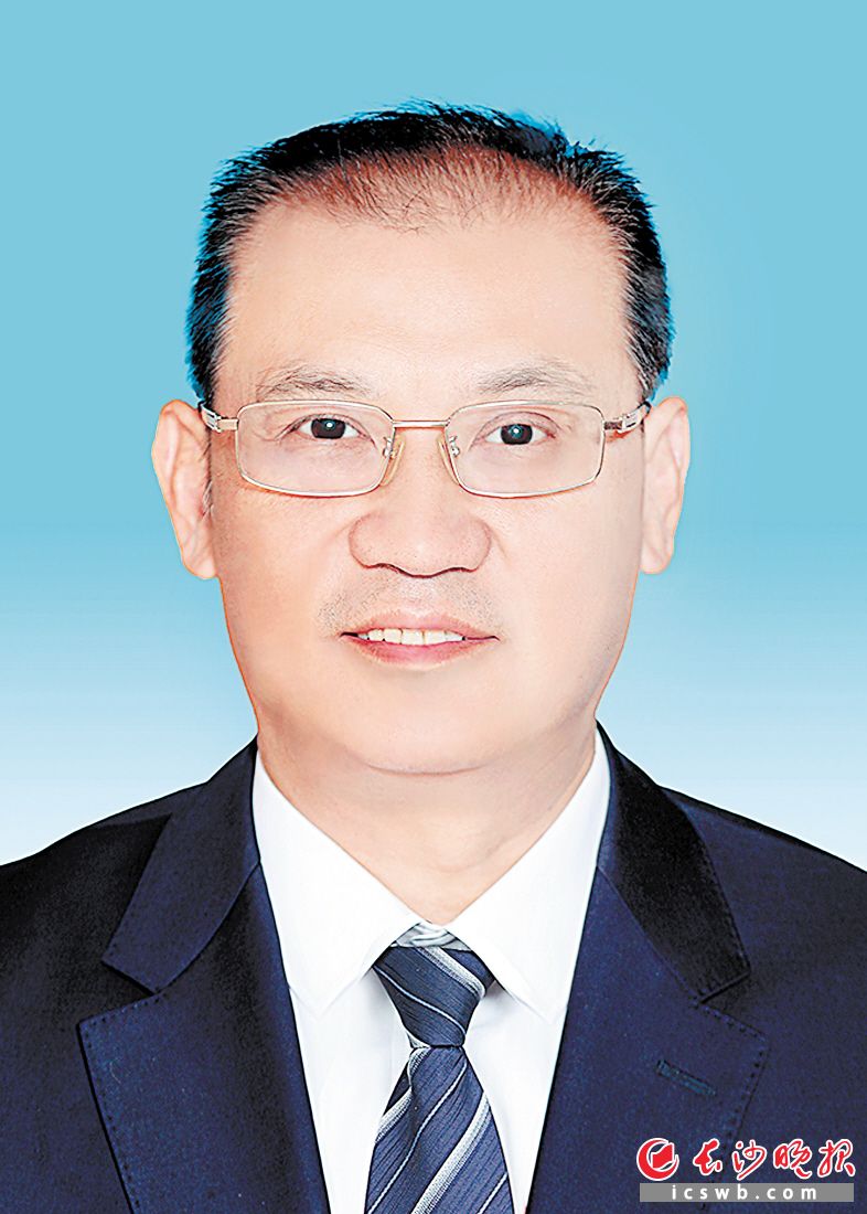 潘碧灵　　湖南省政协副主席　　潘碧灵，男，土家族，1964年6月生，大学，民进成员。