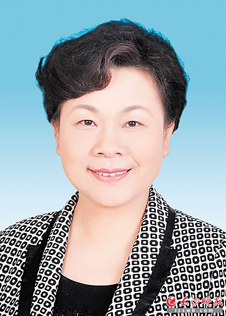 肖百灵　　湖南省政协副主席　　肖百灵，女，汉族，1964年4月生，研究生，中共党员。