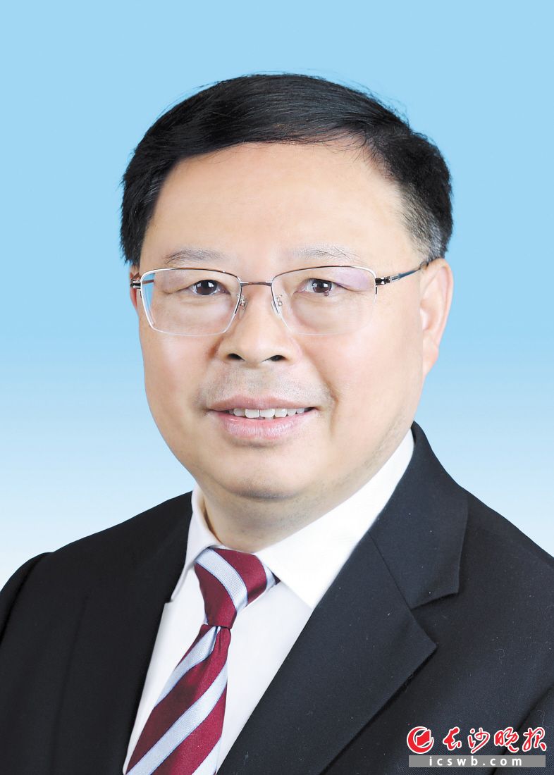 张剑飞　　湖南省人大常委会副主任　　张剑飞，男，汉族，1962年11月生，研究生，中共党员。