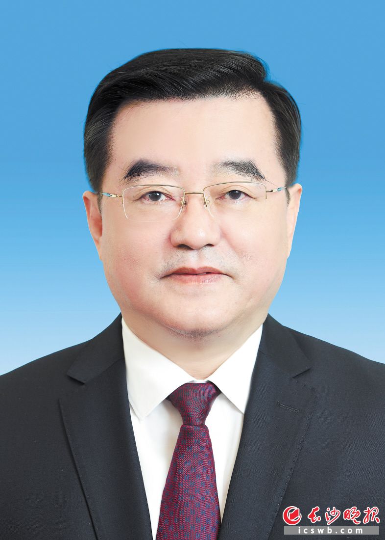 张庆伟　　湖南省人大常委会主任　　张庆伟，男，汉族，1961年11月生，研究生，中共党员。