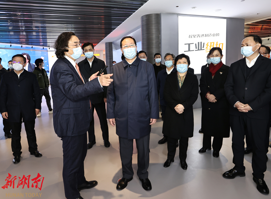 1月28日下午，省委副书记、省长毛伟明来到申亿精密调研。
