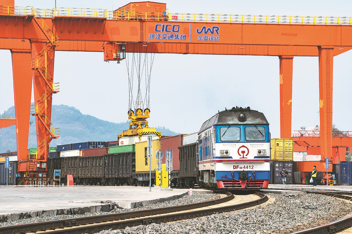 A freight train arrives at Wenzhou Port, Zhejiang province. Its cargo will be shipped to Southeast Asian countries under a sea-rail combined transportation mode. HU XIAOFEI/FOR CHINA DAILY