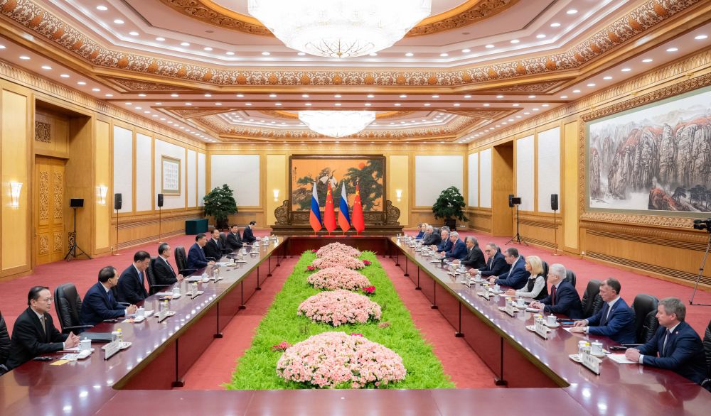 11月22日下午，国家主席习近平在北京人民大会堂会见俄罗斯国家杜马主席沃洛金。新华社记者 翟健岚 摄